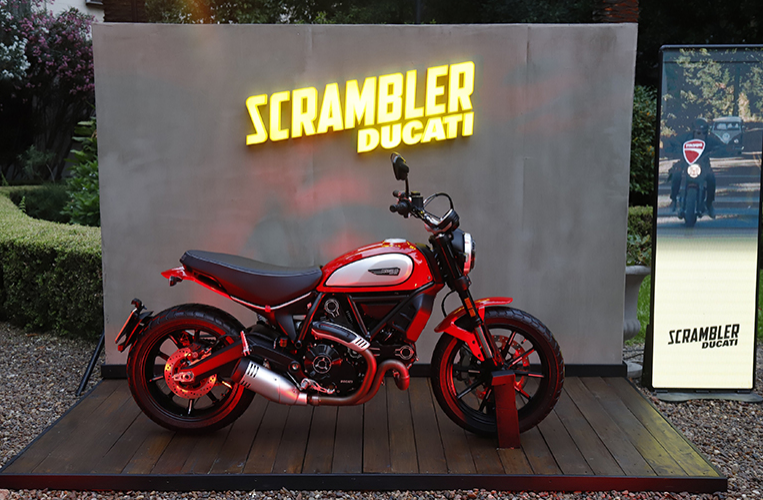 Se anunció el inicio durante el mes de diciembre la comercialización de la Ducati Scrambler Icon de 803 cc.
